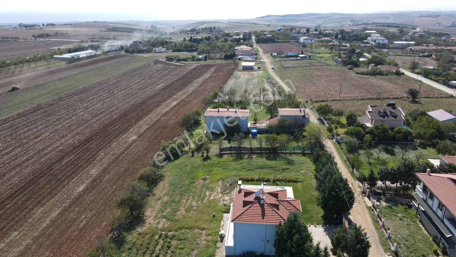 Acill Satılık Köy İçi Arsa İmara Bitişik