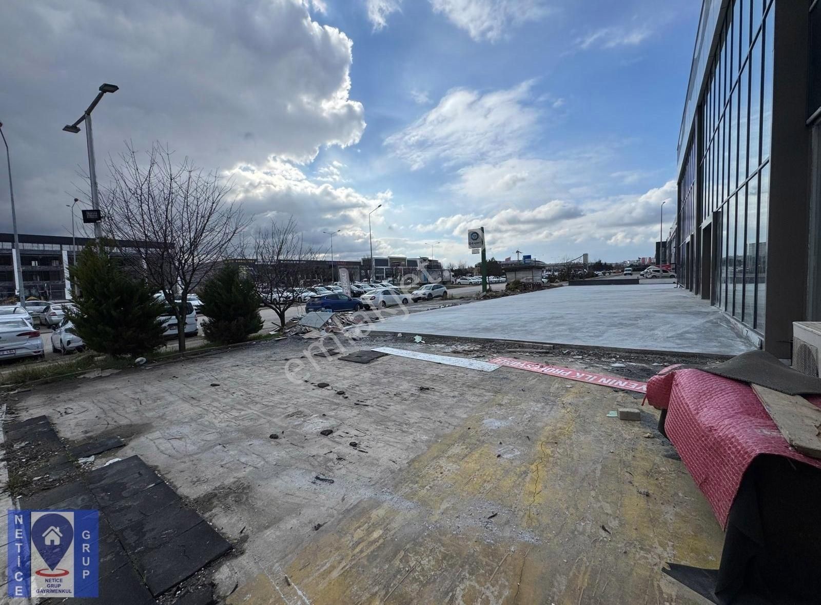 İzmir Yoluna Cephe 4 Katlı Asansörlü 1.760 M2 Showroom Mağaza