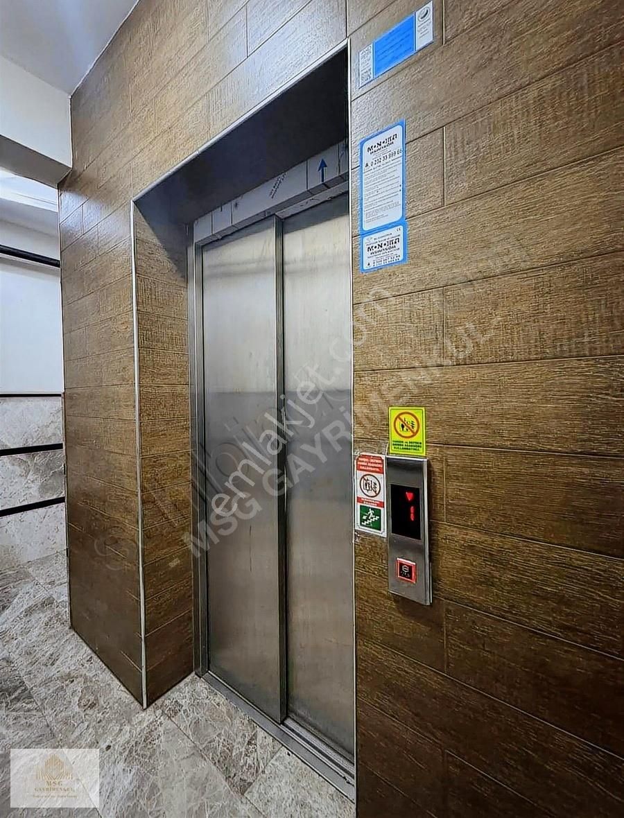 Msg'den İstinye Park Yakını 7 Yaşında Binada Otoparklı 2+1 Daire