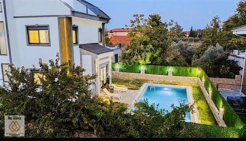 En /ru"takasa Açık" Müstakil Havuzlu Villa
