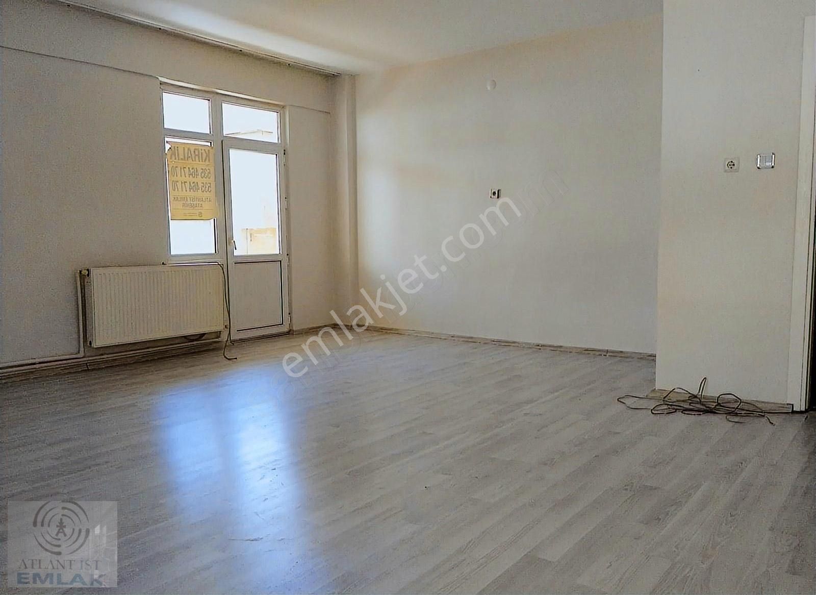 Kayışdağı Dörtyol Işıklarda 140m2 3+1 2.kat Kombili Balkonlu