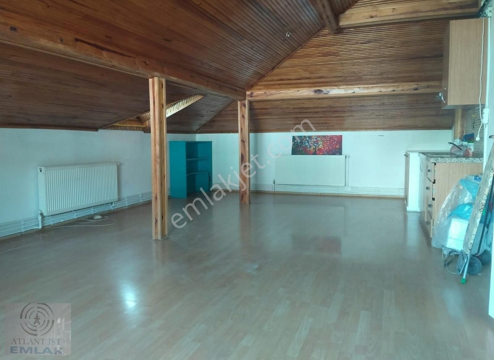 Kayışdağı Dudullu Cadddesine Yakın 1+1 80m2 Teraslı Çatı Katı