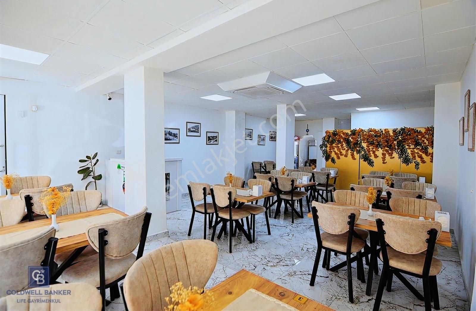 Bayraklı Merkezde Kurulu Düzende Restaurant Devren Kiralıktır.