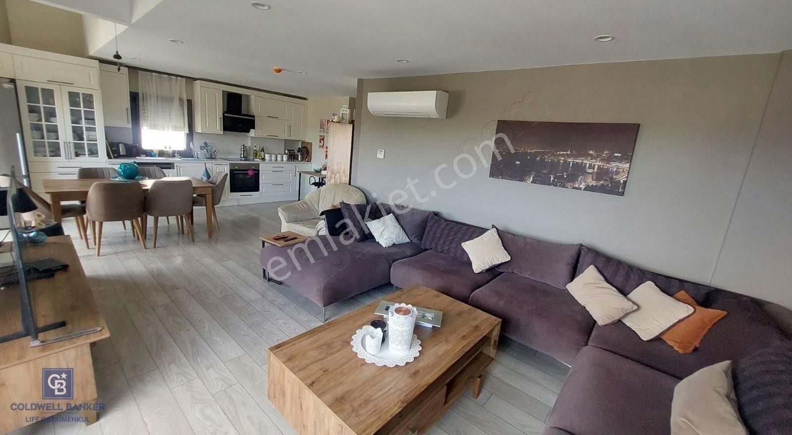 Çeşme Boyalık Havuzlu Site De Kiralık 2+1 Çatı Dubleksi