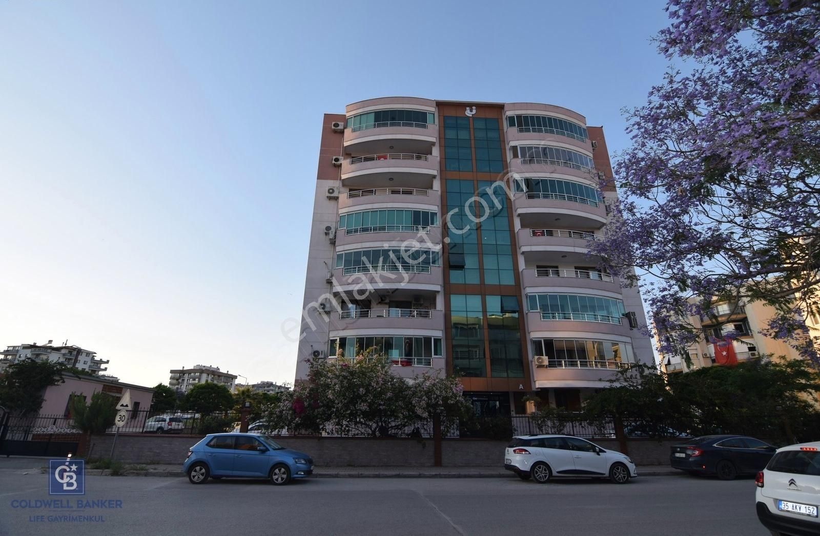 Çiğli Ataşehir Site İçerisinde Satılık Geniş 3+1 Daire