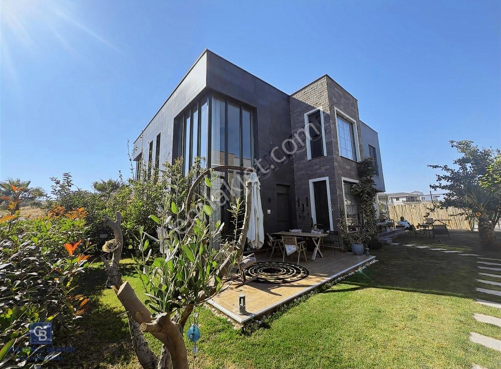 Begonvilla Seyrek'te 3+1 Satılık Lüks Villa