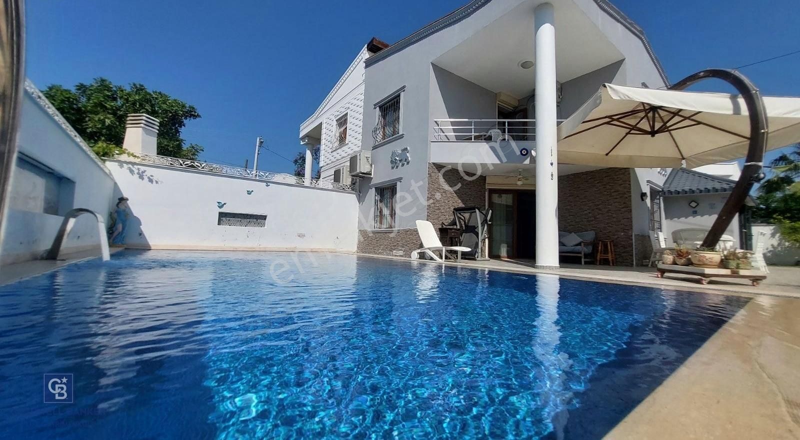 Çeşme Şifne De Tadilatlı Havuzlu Satılık 3+1 Villa