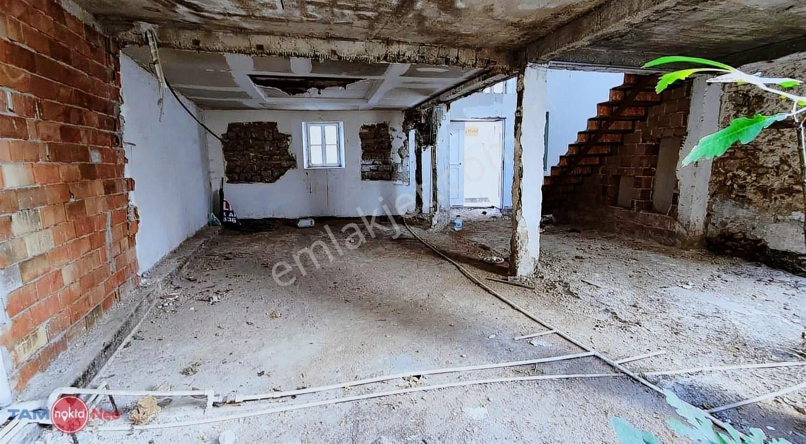 Tuzcular Tarihi Kaleiçi Komple Satılık Bina