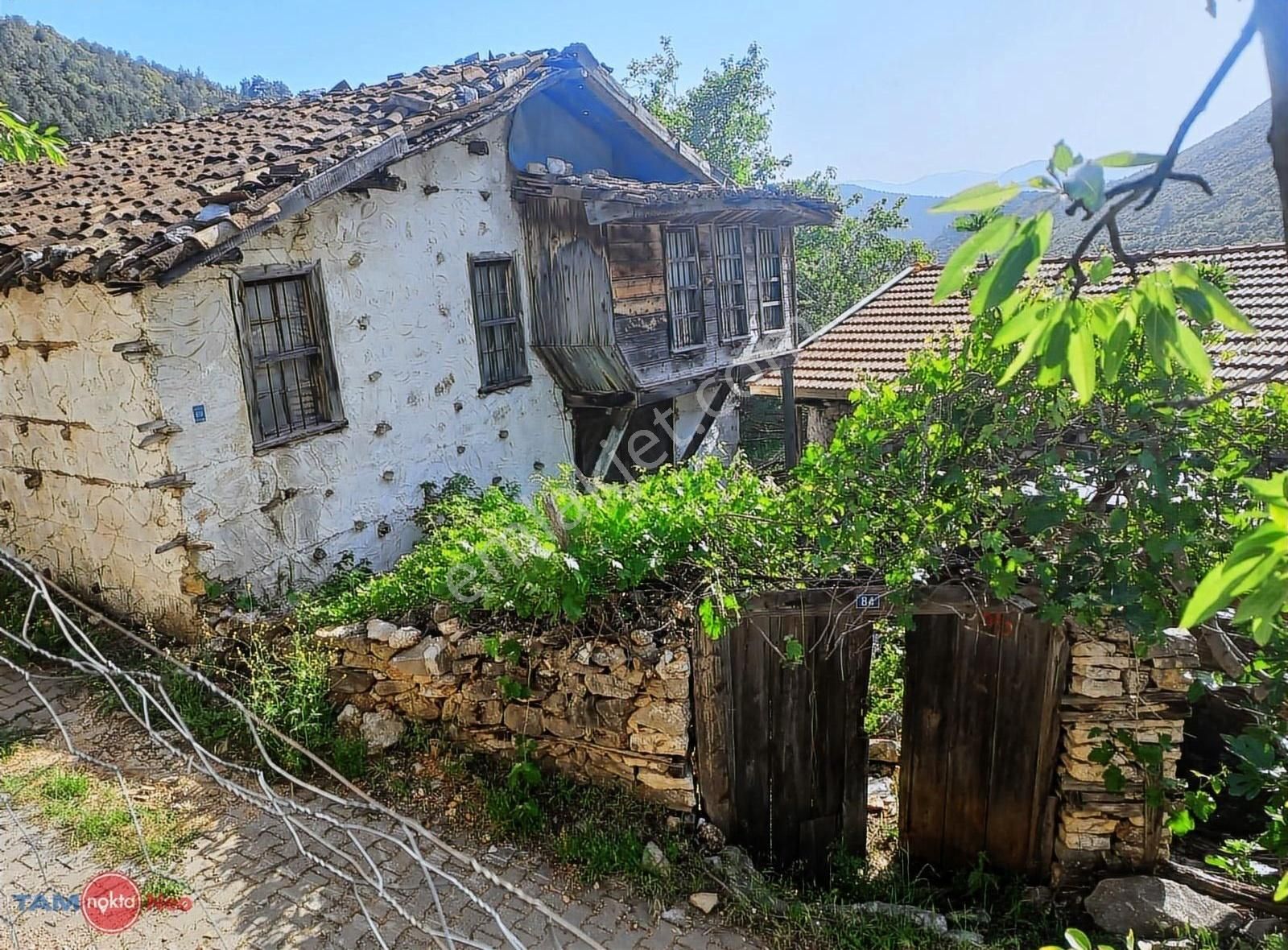 Akseki Akşahap Mahallesi'nde Kültürel Miras Düğmeli Ev Ve Arsası