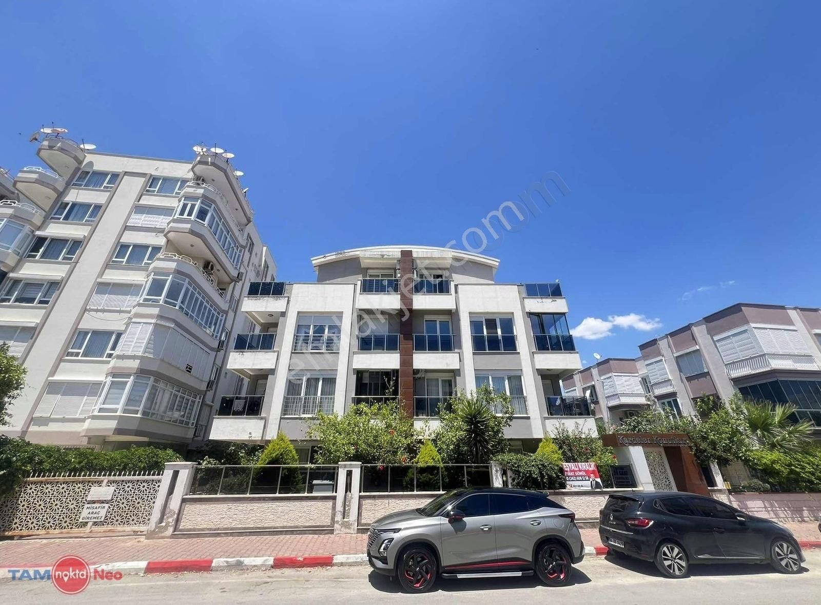 Özellikli Sitede 2+1 Ayrı Mutfaklı Geniş Satılık Daire