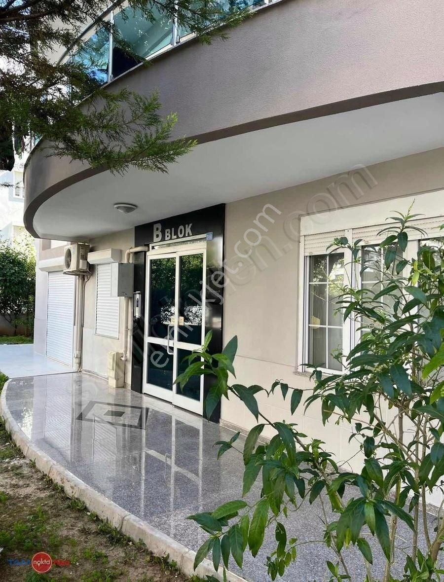 Meydan Kavağı'nda Havuzlu Sitede Katta Geniş Satılık 2+1
