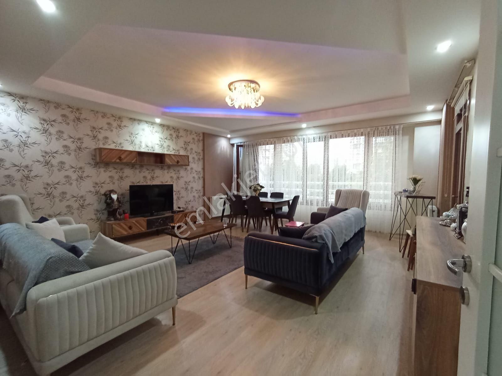 Dünya Kavşağı Merkezinde 75 Yol Lüks Satılık Daire Hasarsız