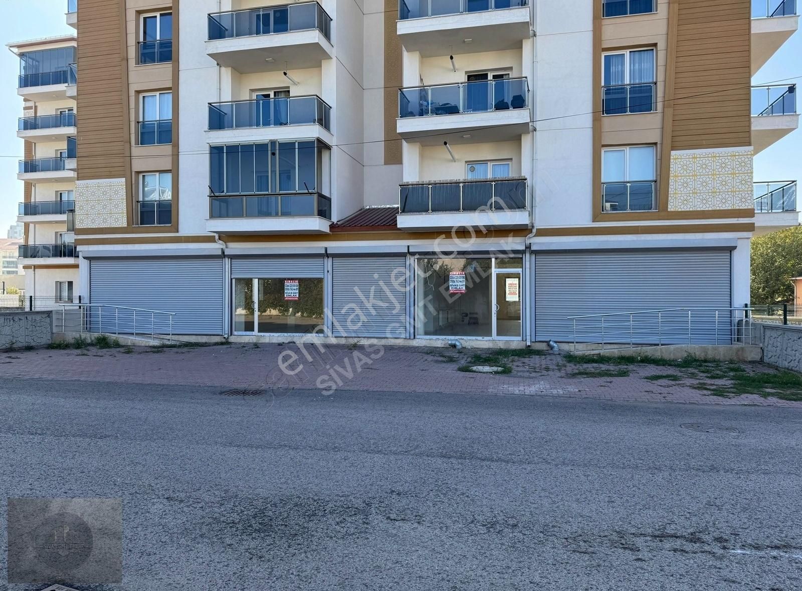 Sivas Gmt Emlak'tan Yeninumune Civarı Kiralık Uygun 300m2 Dükkan