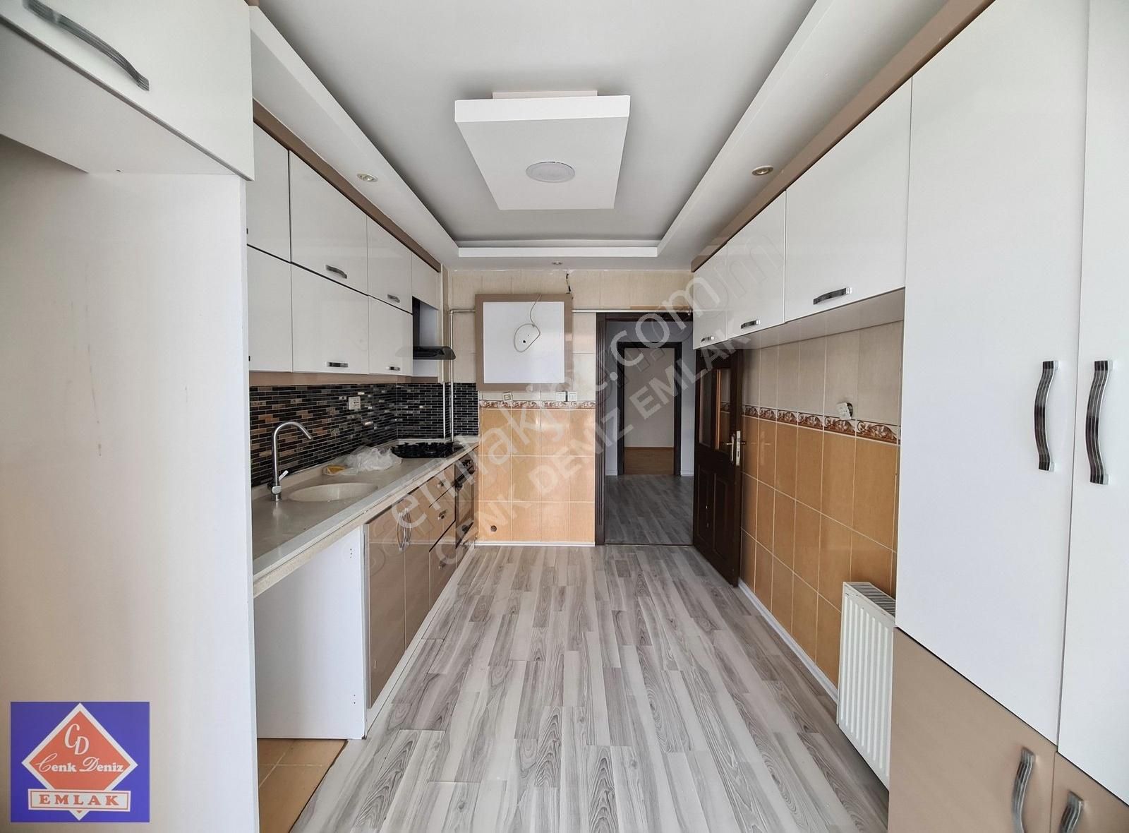 Sancaktepe Ziraat Bankası Karşısı 3.kat Asansörlü Kiralık 3+1