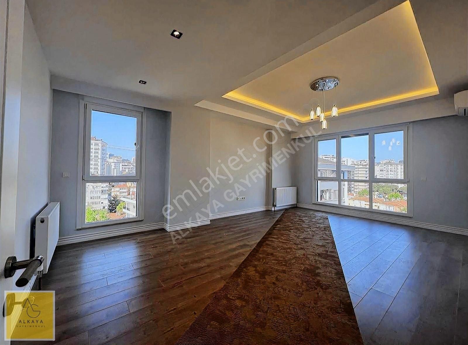 Suadiye'de Satılık 3+1 Sıfır Daire Havuzlu Güvenlikli Sitede