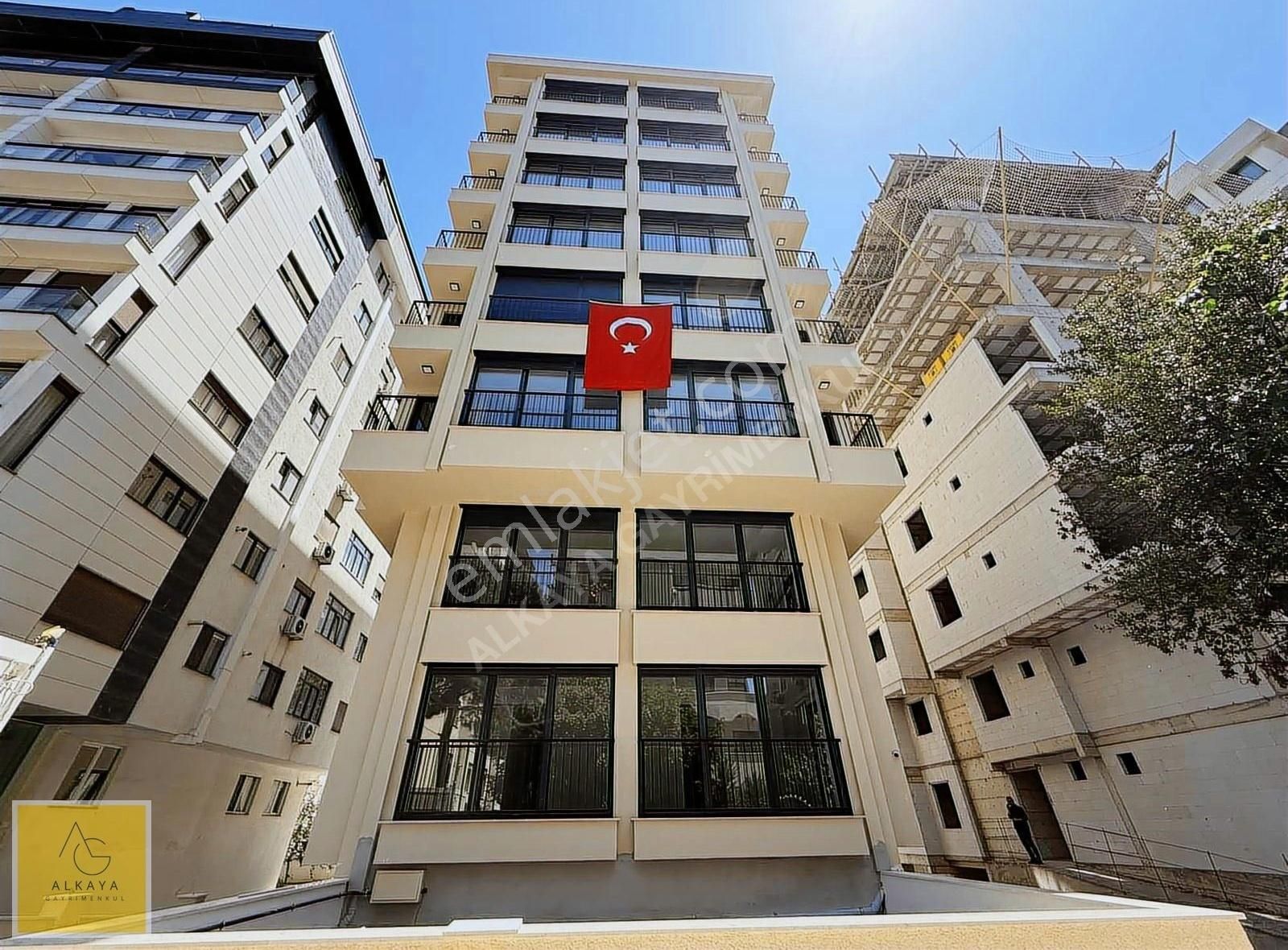 Çiftehavuzlar'da Satılık 3+1 Balkonlu Sıfır Daire 102m²net 3.kat