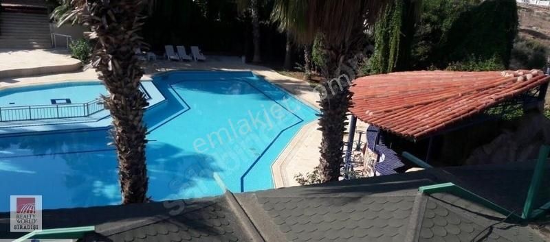 Altıntaş'ta Kendi Havuzu Olan 5+1 Villa