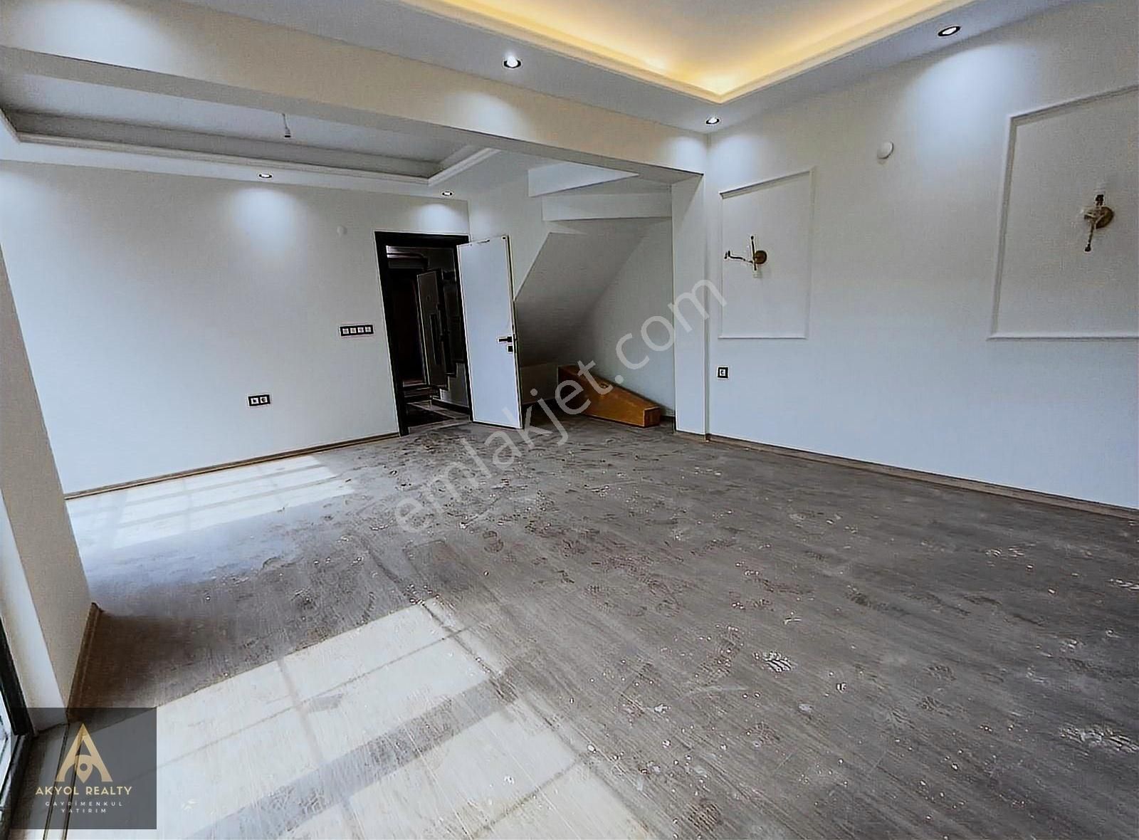Kent Meydanı 3+1 Dubleks Sitede