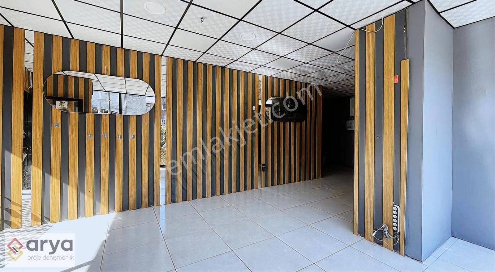 Çamçeşme Ana Cadde Üzerinde Kiralık 40 M2 Dükkan