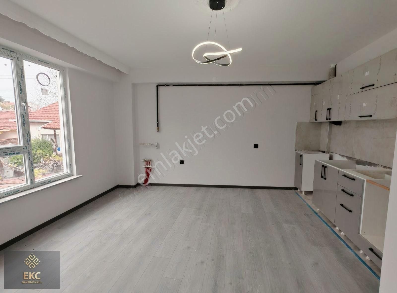 (ekc) Yeşiltepe Anadolu Üniverstesine 100 Mt Mesafede 1+1