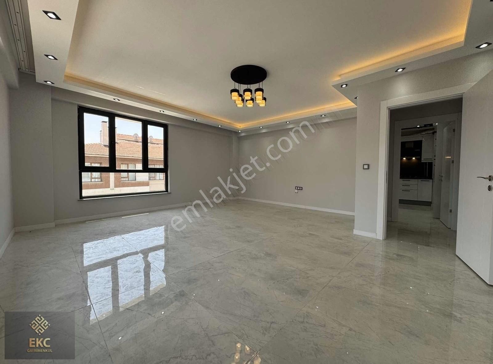 (ekc) Cadde Üzeri-ulusal Egemenlik Bulvarı Yakını Lüks 175m2 3+1