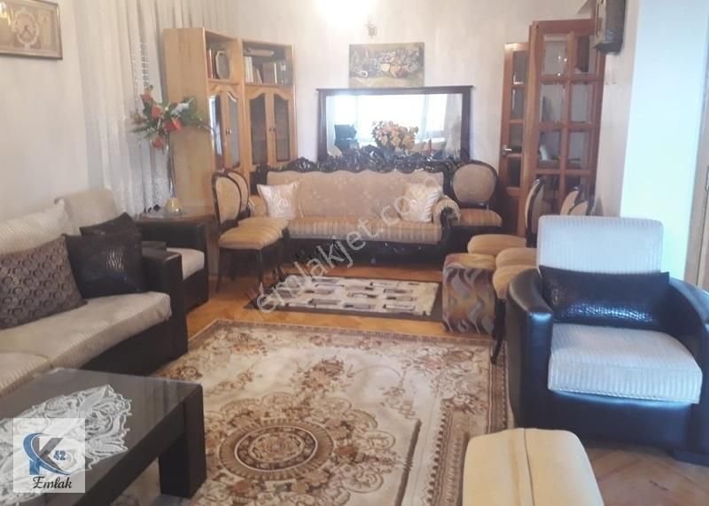 Nalçacıda Ful Eşyalı Kiralık 3+1 Daire Memur Kefil Şartı Vardır