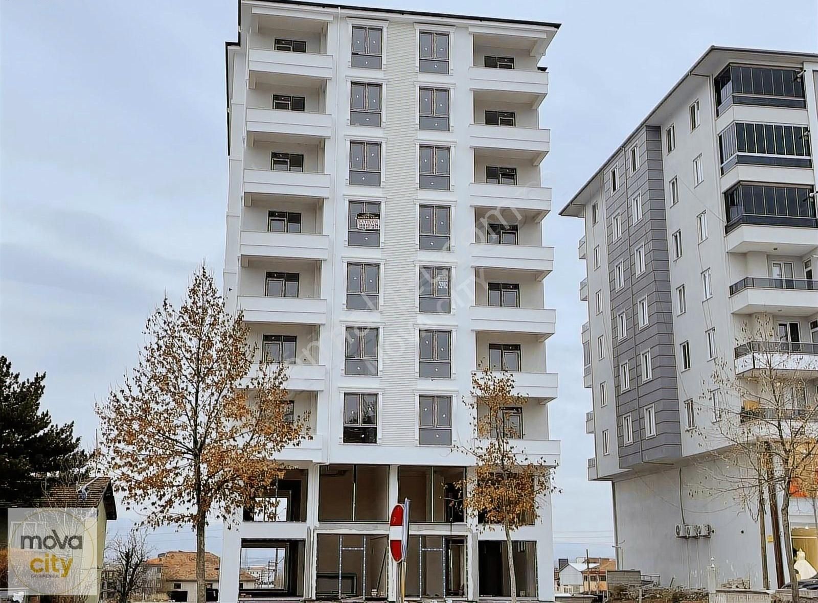 Kentpark Bölgesinde Anayol Cepheli 3. Kat 2+1 Satılık Daire