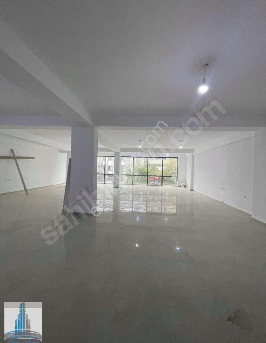 Başakşehir Kiralık Dükkan 1 Kat 180 M2