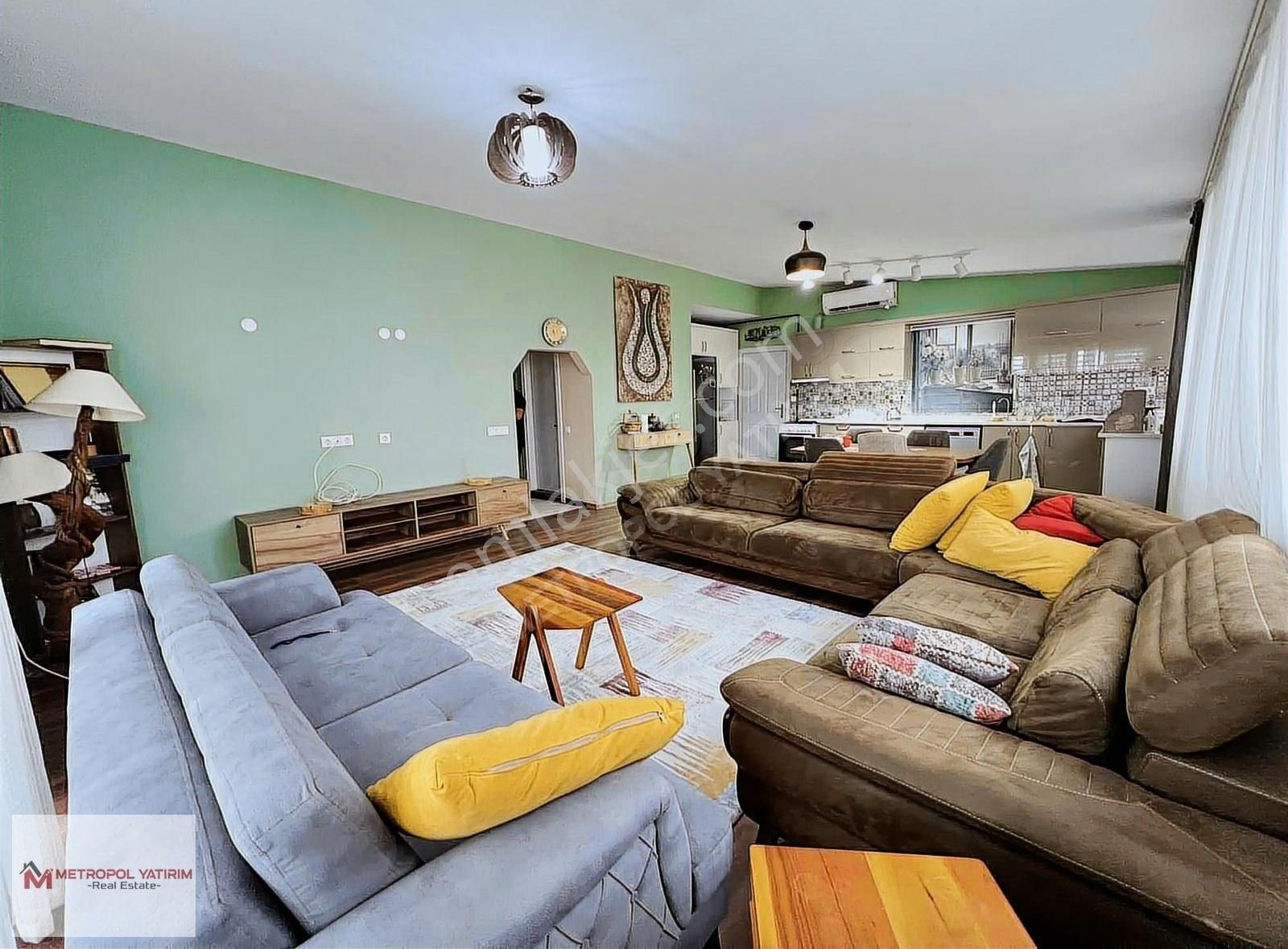 Ünsal'da 5+2 Site İçi 350m2 Dubleks Fırsat Daire