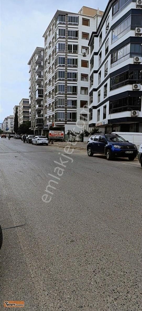 Torbalı Mahallesinde Cadde Üzeri Satılık Daire Ofis