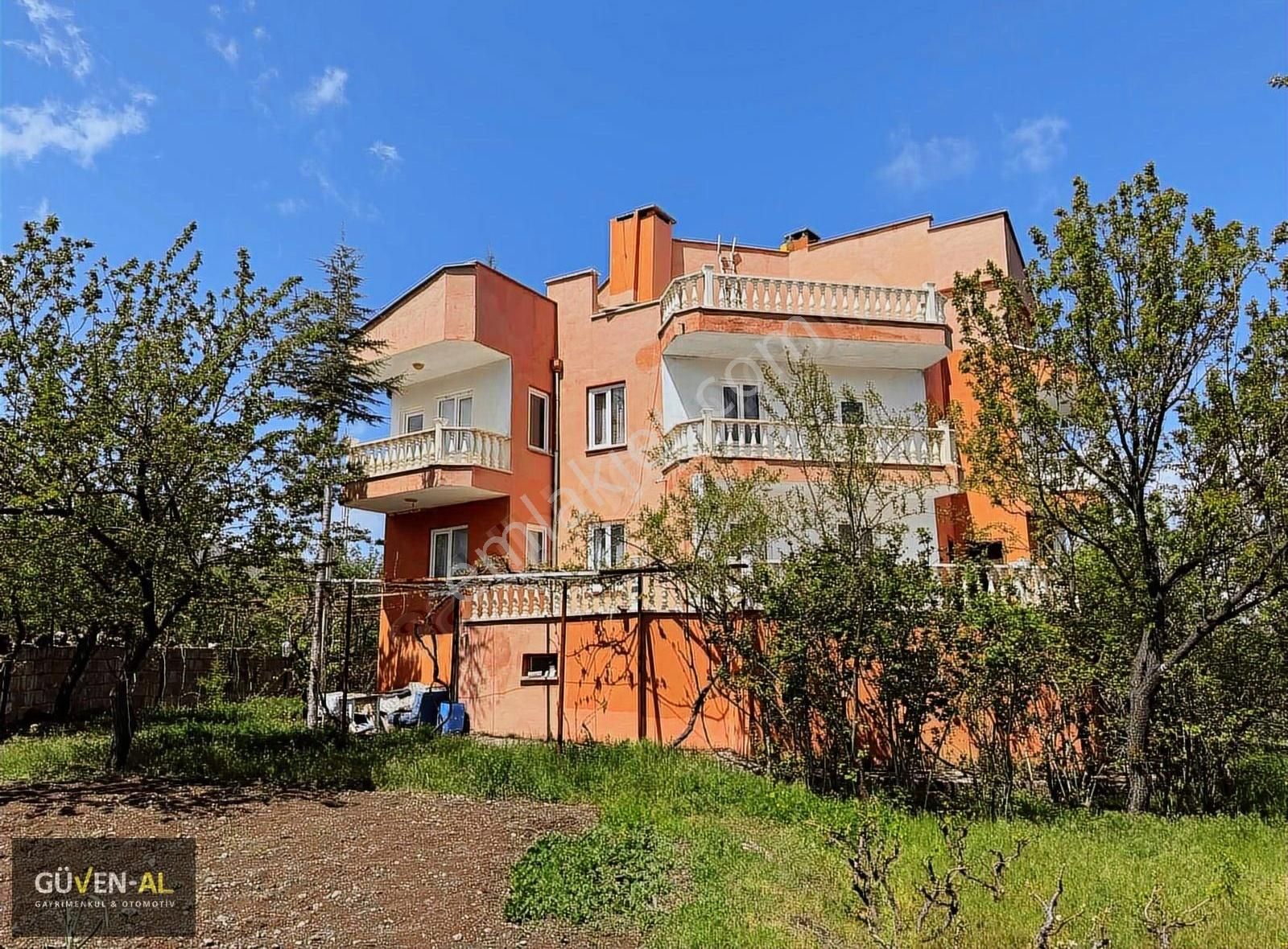 Hacılar'da 1400 Metre² Bahçeli Kaçırılmayacak Villa