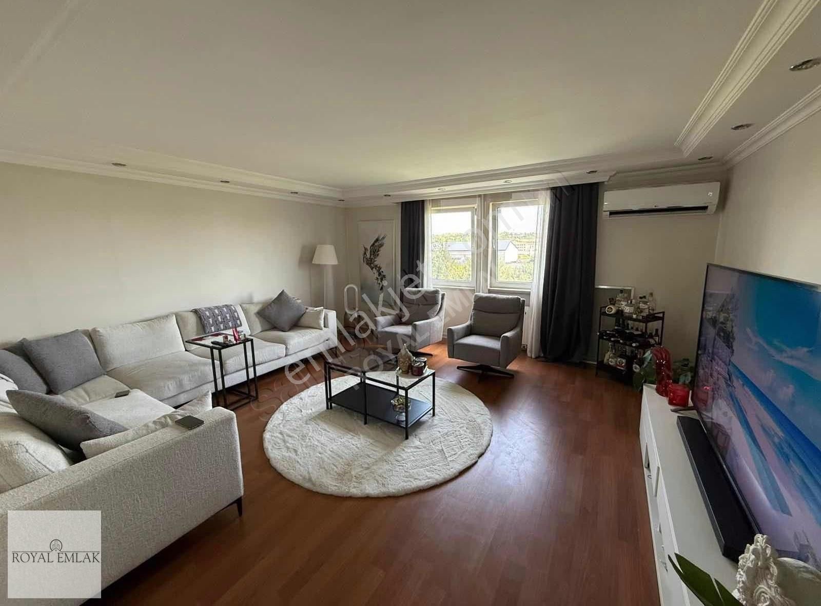 Royal'den Yunus Emre Sitesi'inde Tadilatlı 3+1 Satılık Daire