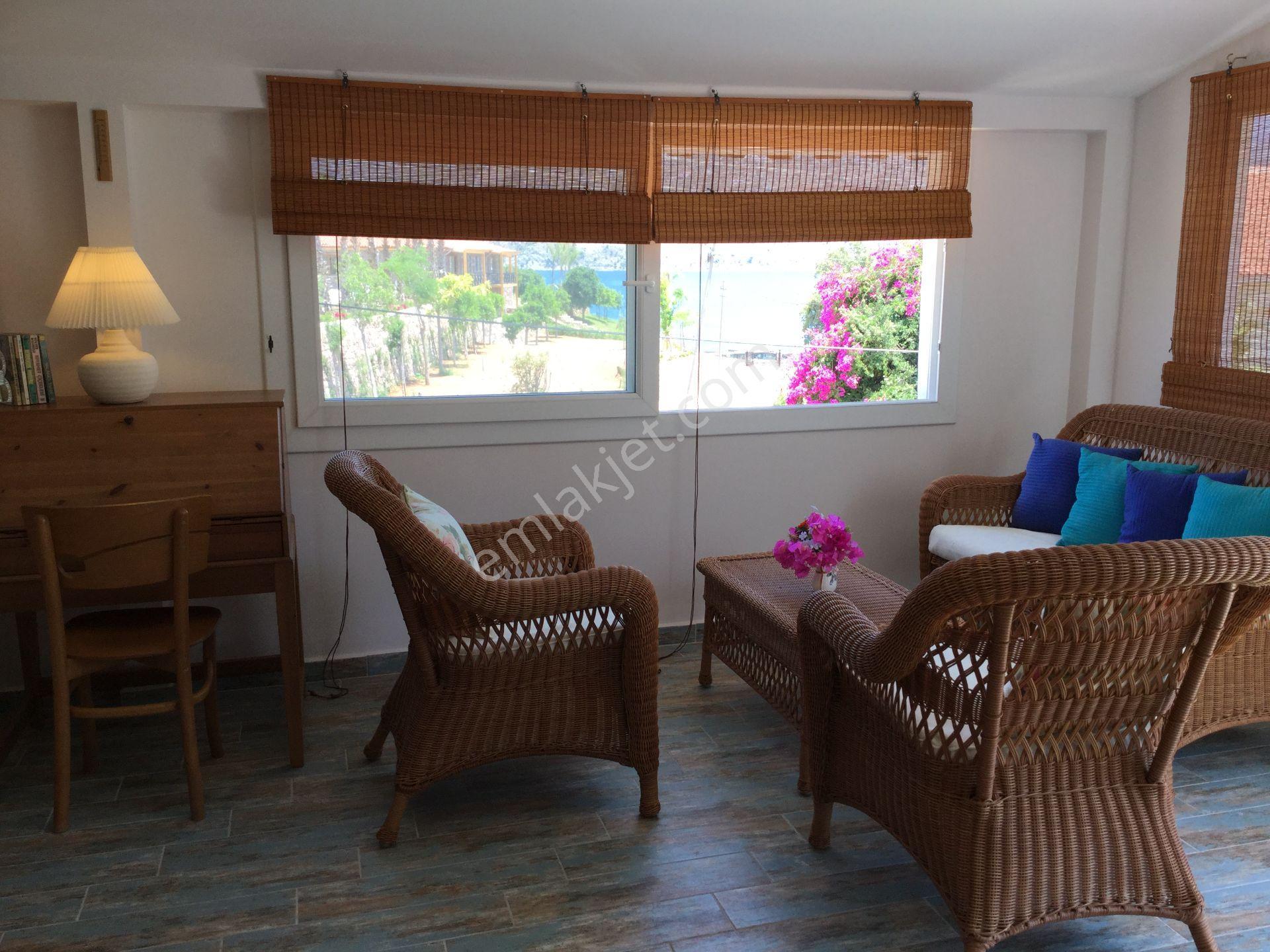 Marmaris Selimiye'de Deniz'e 50 Mt. 1+1 Eşyalı Kiralık Daire