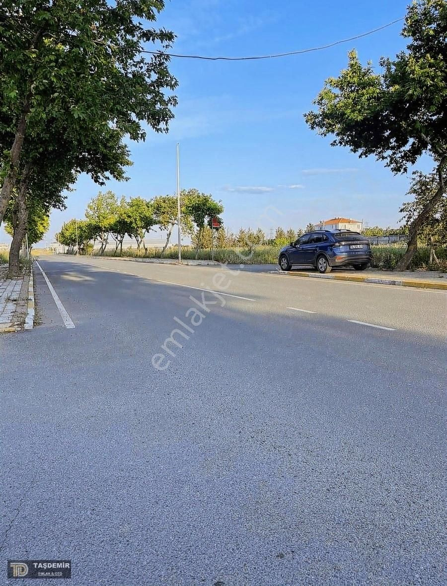 Değirmenköy Konutlarda Satılık Boş Ara Kat Masrafsız Daire