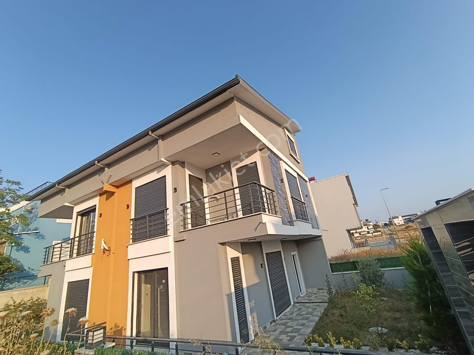 Didim Hisar Mahallesinde Bahçeli 3+1sıfır Yapılmış Villa