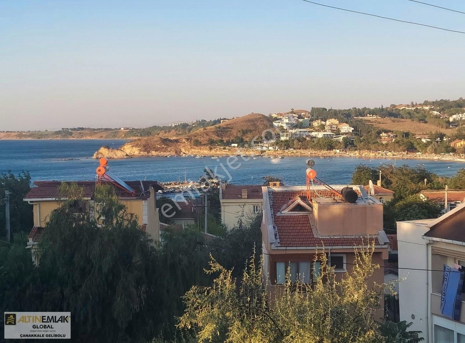 Altın Emlak Güneyli Tatil Köyünde Denıze Yakın Satılık Yazlık