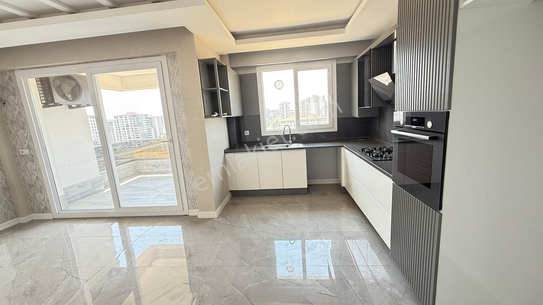 Emlakcım Gayrimenkulden Winstown Avm Arkası Kiralık Daire