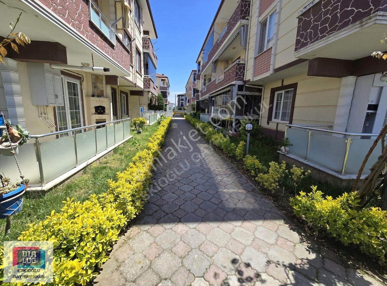 Eskioğlu'ndan Önü Açık Arakat Eşyalı Kombili 1+1 Daire