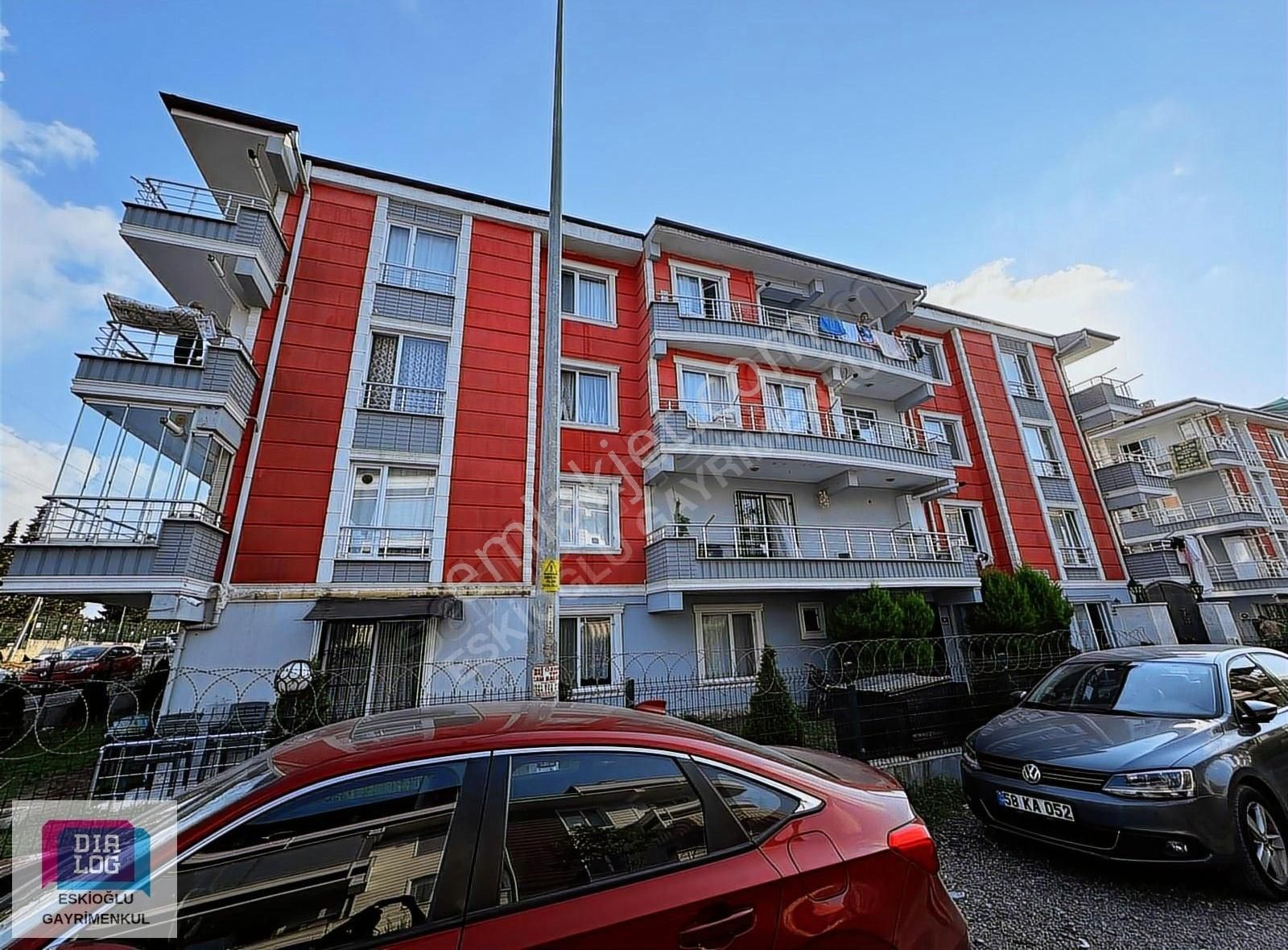 Karasu Aziziyede Denize Yakın Site İçinde Geniş Eşyalı 2+1 Daire