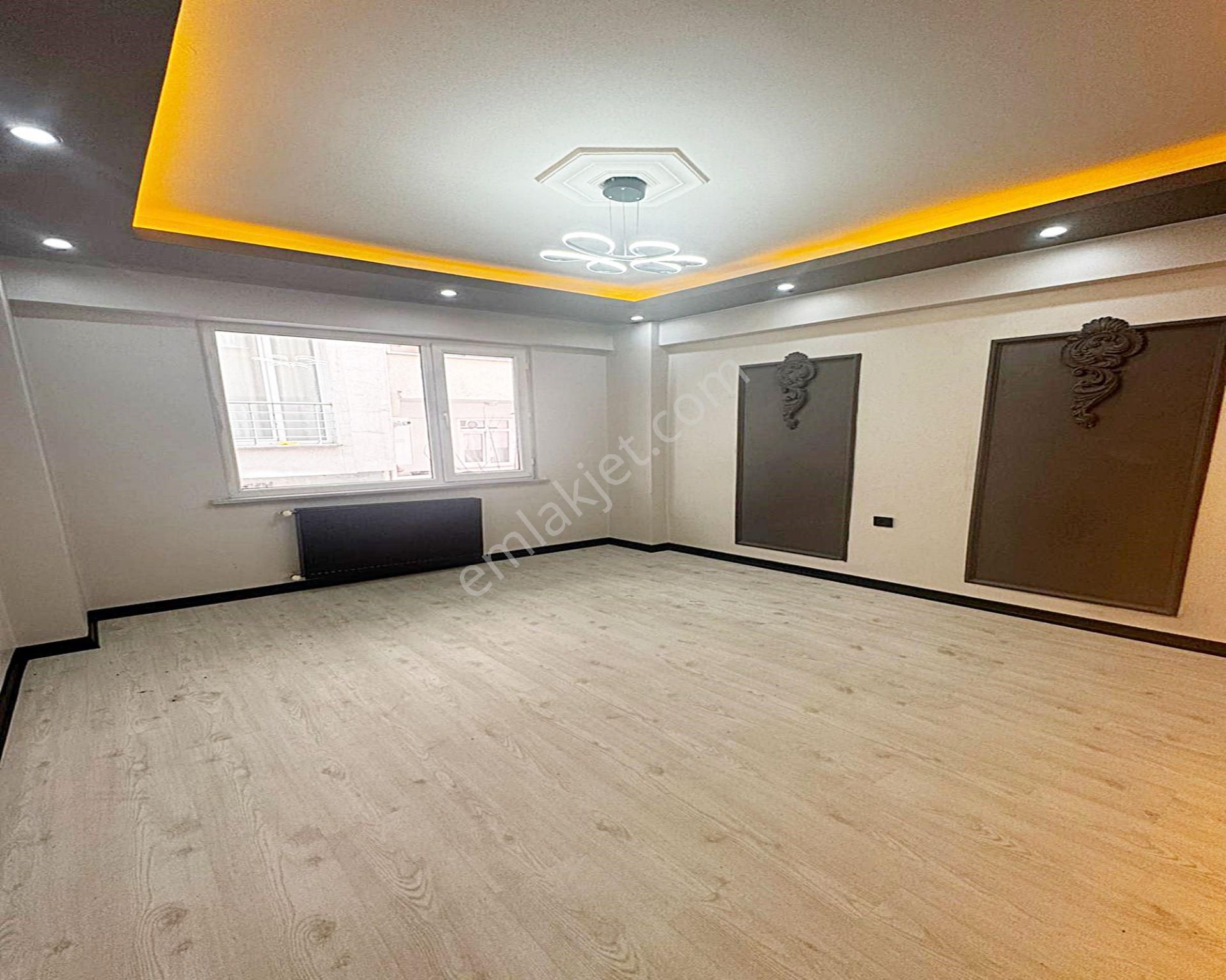Metrobüse Çok Yakın 120 M2 Temiz Sorunsuz 2+1 Satılık Daire
