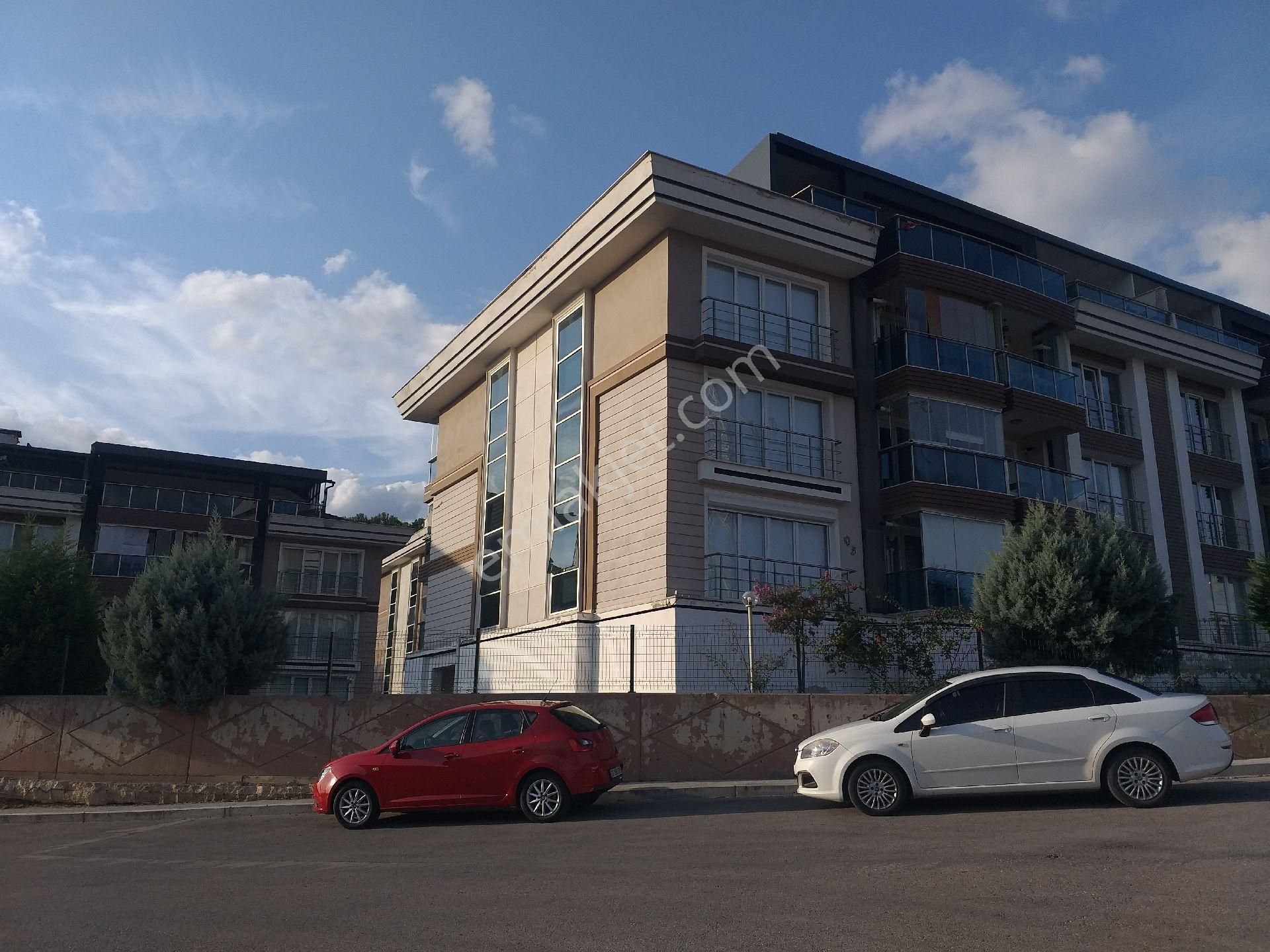 İzmit Kocatepe Mahallesi Seymen Prestij Sitesinde 2+1 Satılık Daire