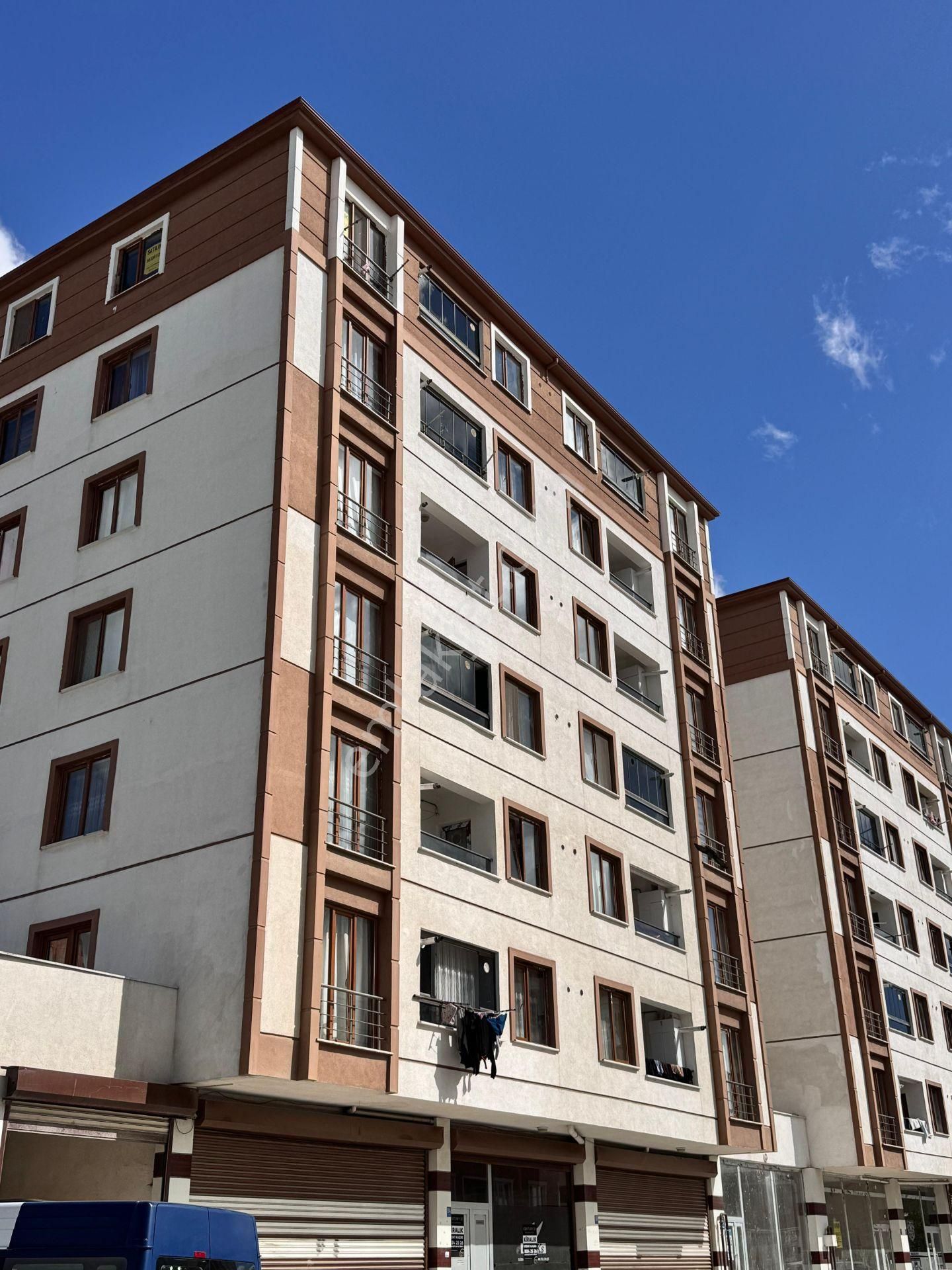Akyüz Gayrimenkul Den; Site Içınde Iskanlı Kombili Satılık 2+1 Daire