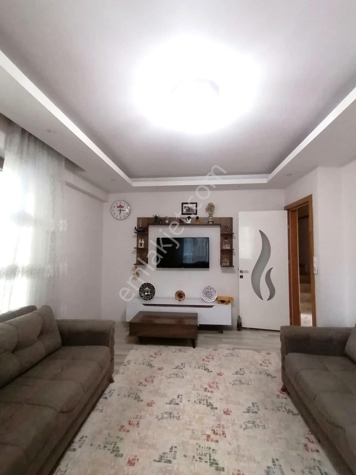 İlbadı Mahallesinde Bayram Yerine 5 Dakika Uzaklıkta Geniş Balkonlu Çift Teraslı 3+1 Dubleks Daire