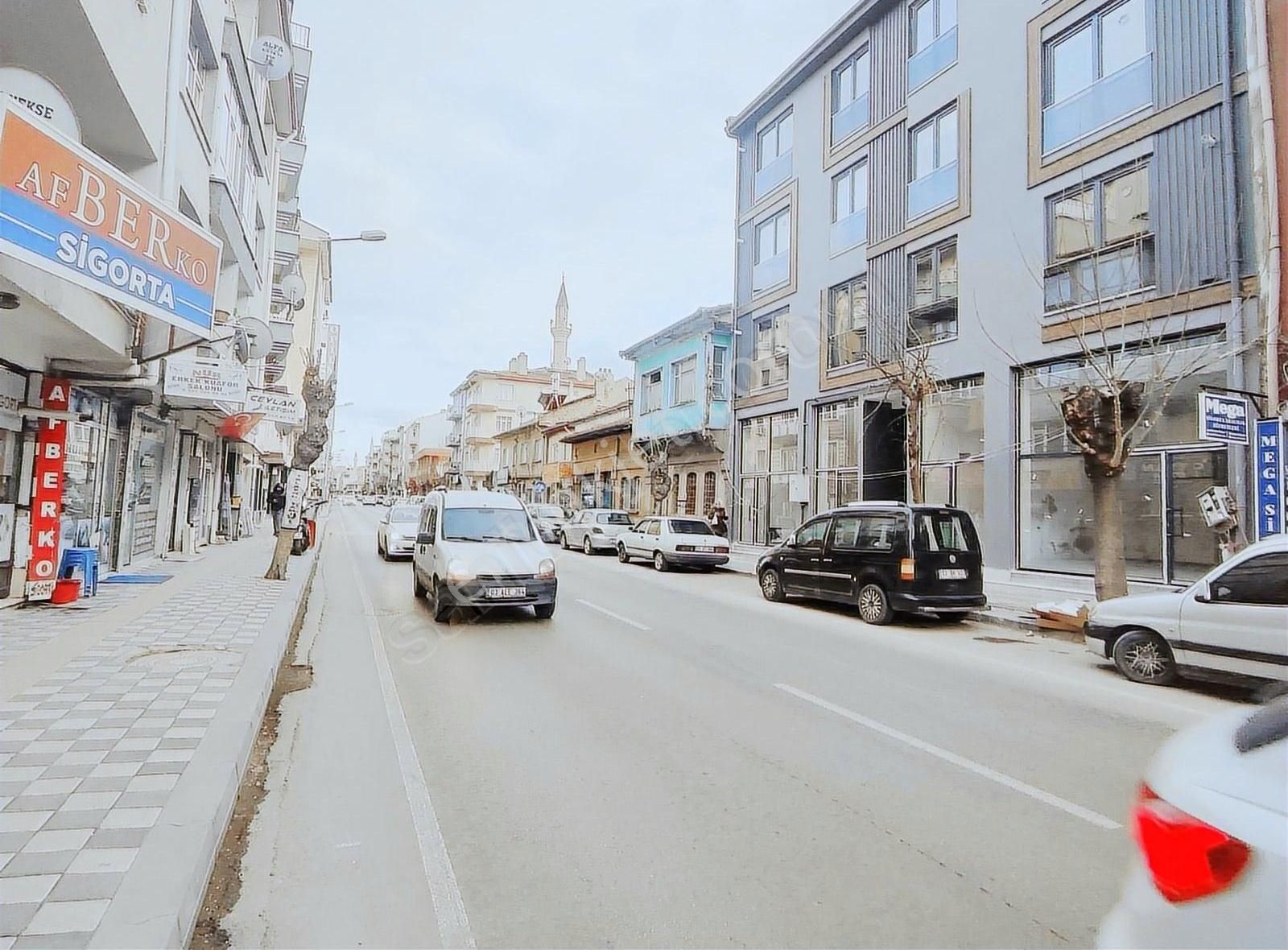 Merkez'de Milli Birlik Cad.üzeri Arakat D.gazlı-eşyalı 2+1 Daire
