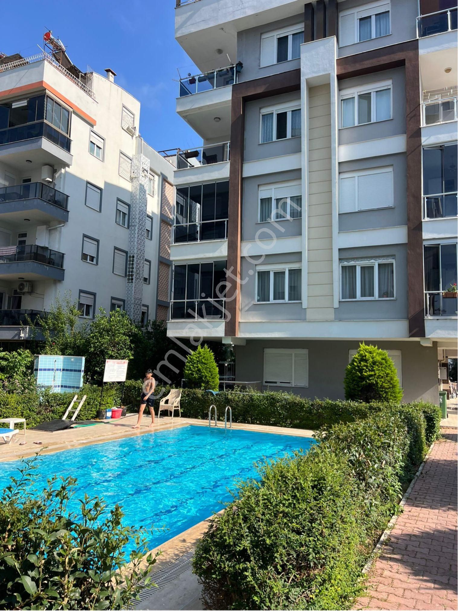 Antalya Konyaaltı Yeni Sıfır Ayarında Full Eşyalı Geniş 2+1 Kiralık Daire