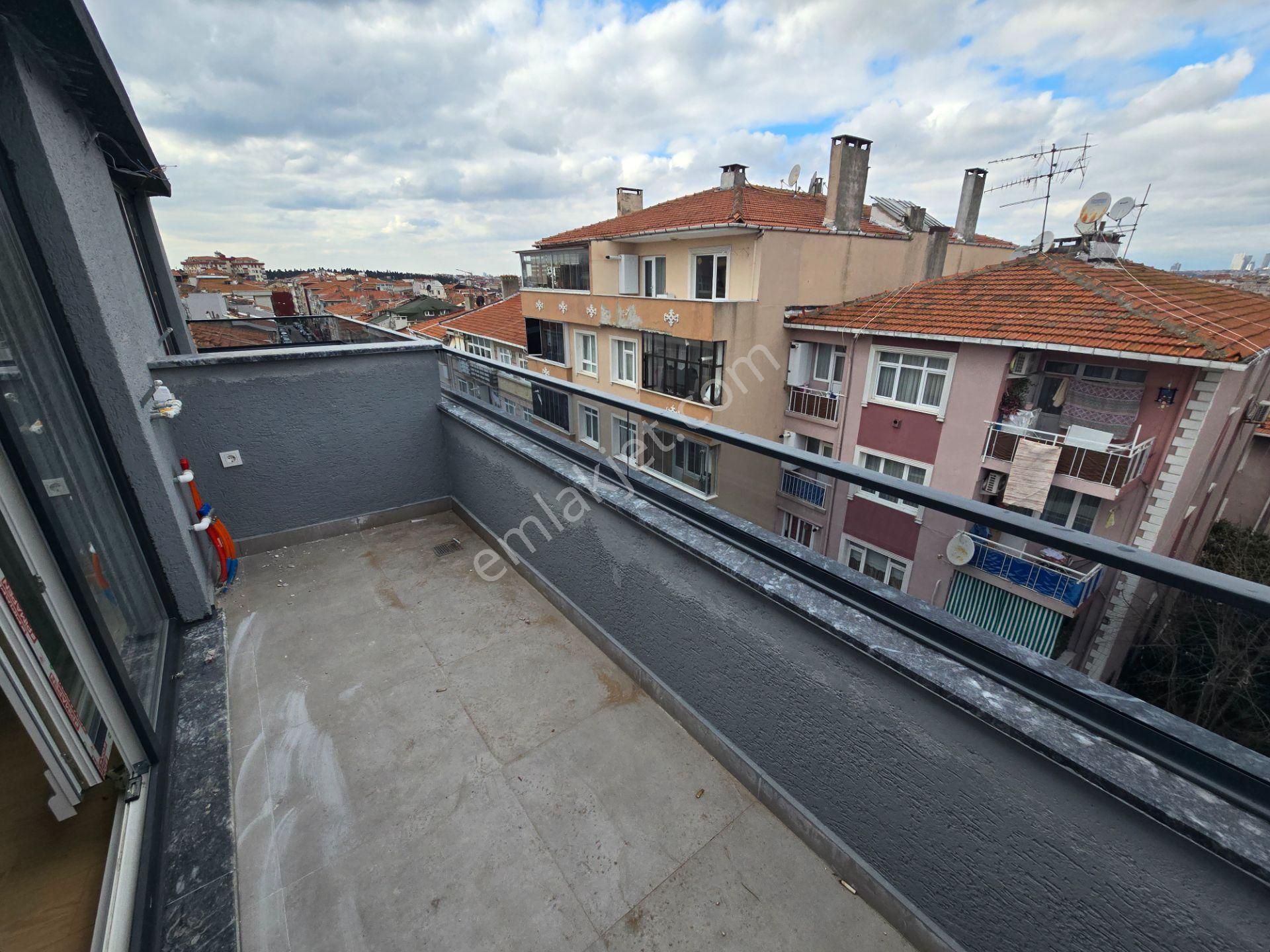 Deluxe 26 ' Dan Yeni Binada Teraslı Asansörlü 1+1 60 M2 Fırsatt