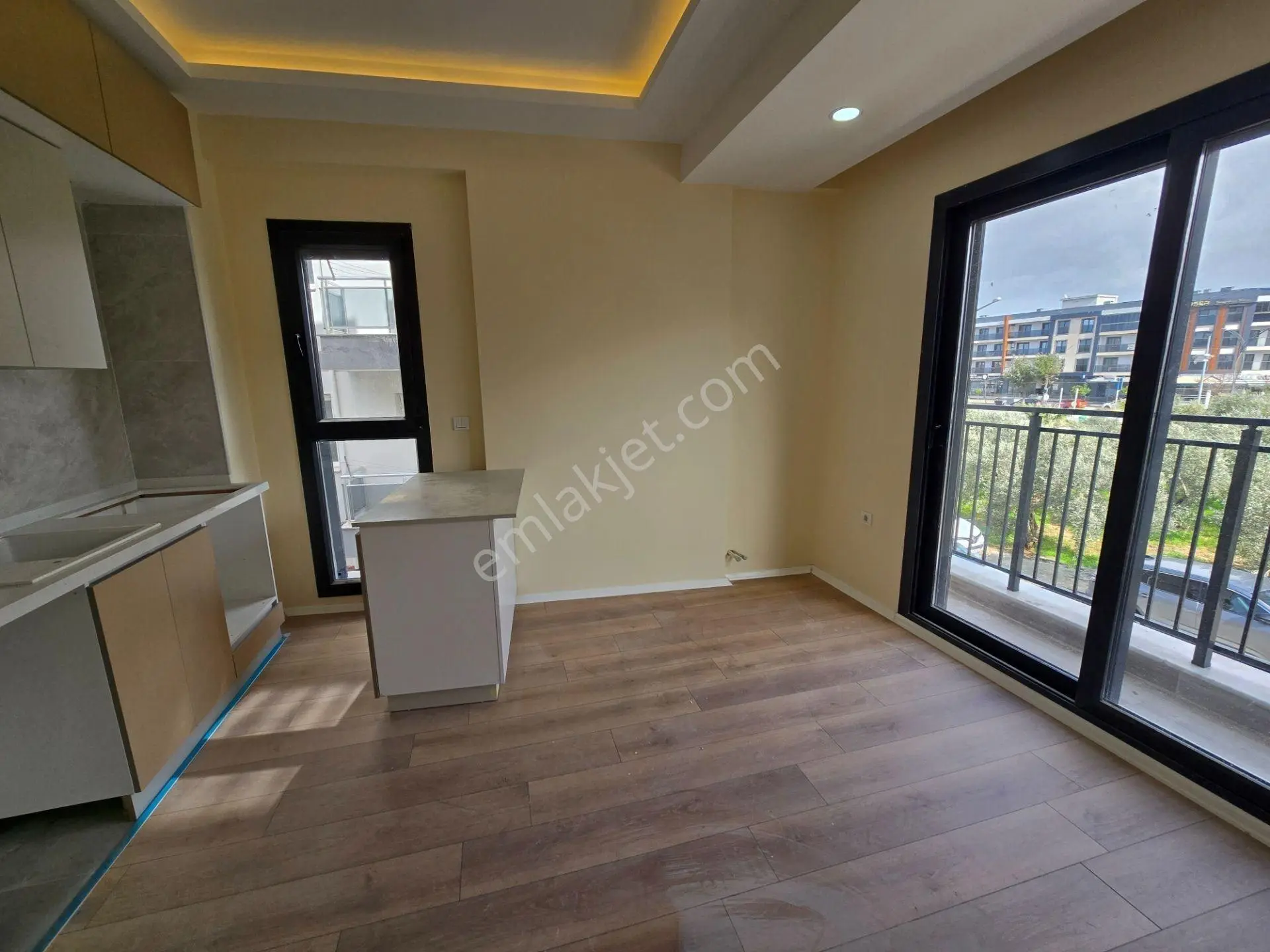 Kuşadası Davutlar Satılık 1+1 Daire Denize Yakın Merkezi Konum - Görsel 3