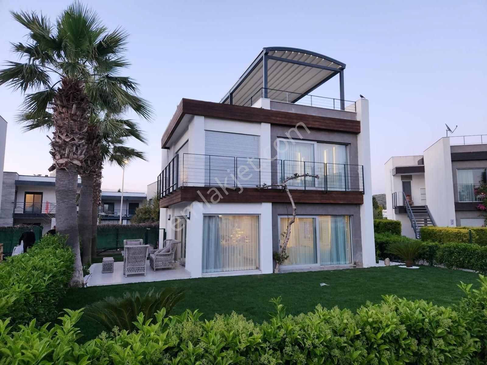 Bodrum Ortakent Denize Sıfır Satılık 5+1 Tripleks Villa