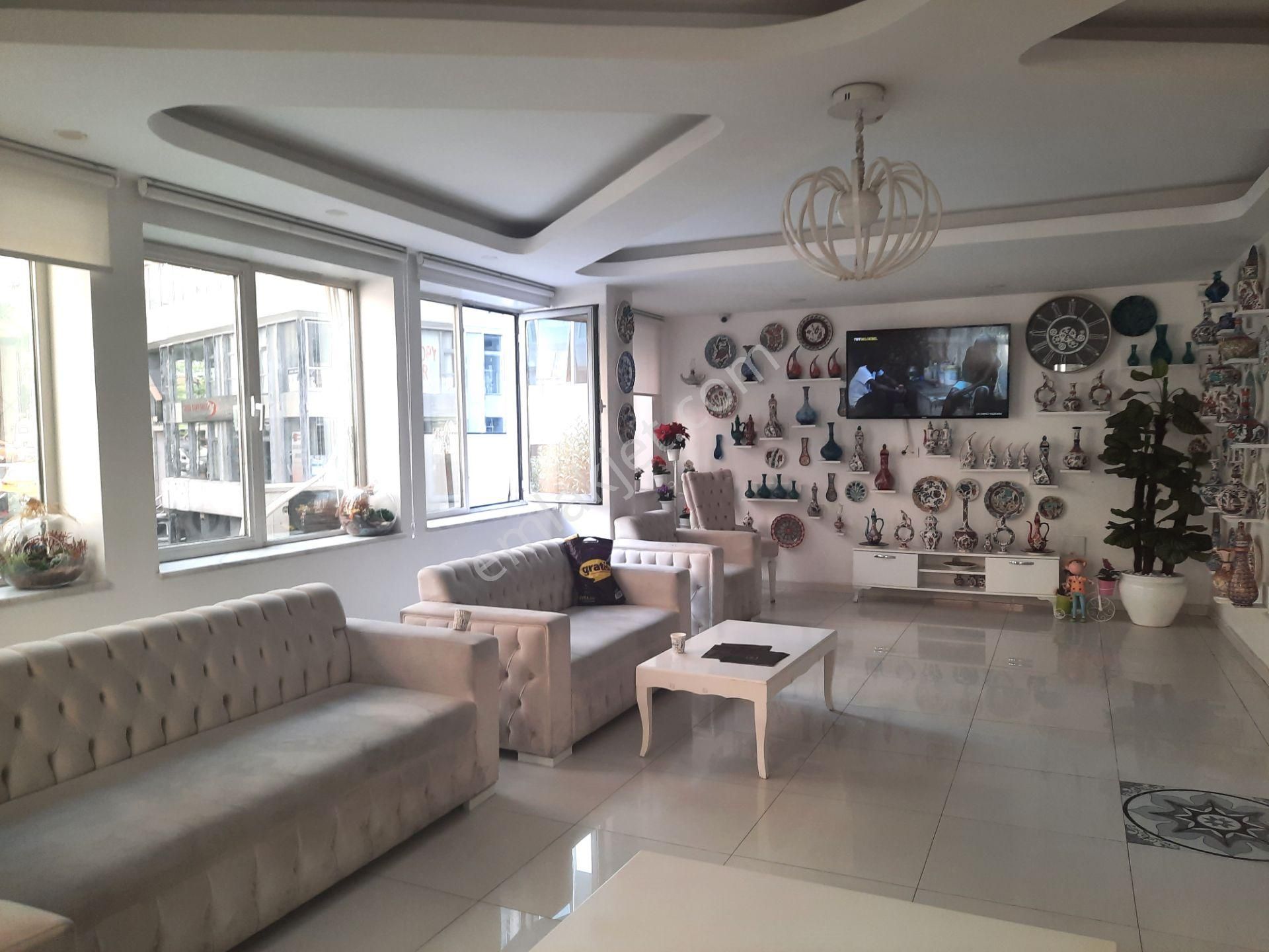 Mecidiyeköy Merkezde 550 M2 Giriş Ve Giriş Üstü Kapalı Otoparklı Kombili Asansörlü Dükkan & Mağaza