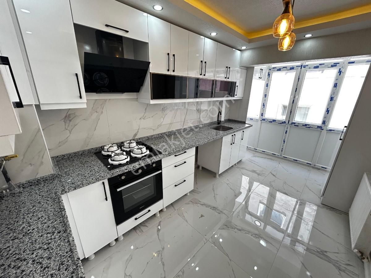 Sincan Tandoğan Mah 3+1 Lüks Yapılı Bağımsız Ara Katta Daire